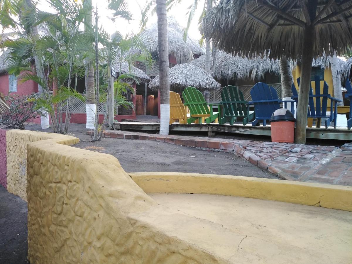 Hotel Pez De Oro Monterrico Kültér fotó