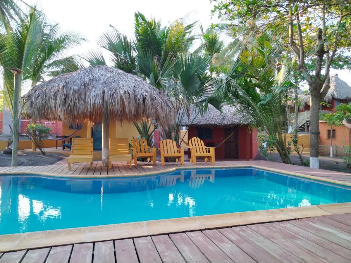 Hotel Pez De Oro Monterrico Kültér fotó